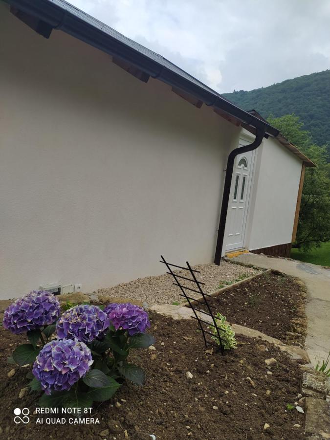 Lenilenii Bungalows Jajce Luaran gambar
